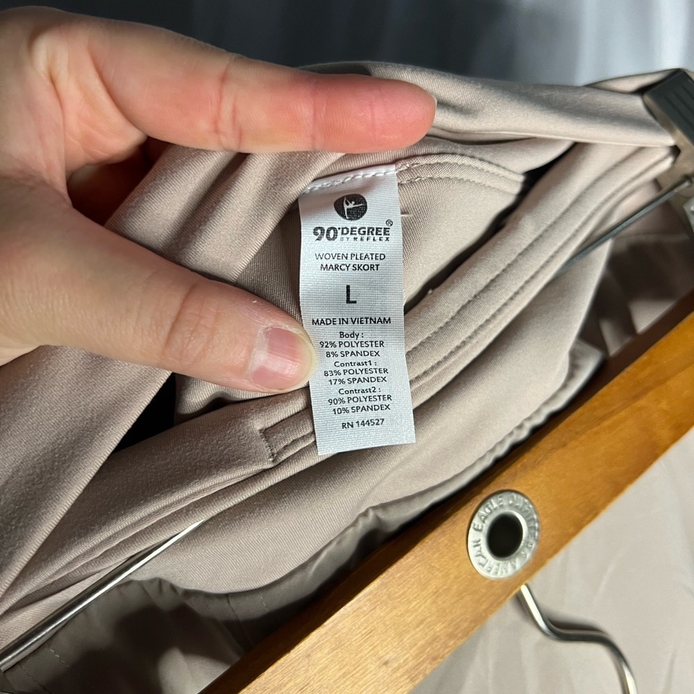 NWT 90 degree by Reflex women’s woven pleated Marcy skort size L in tan colored - Picture 6 of 7